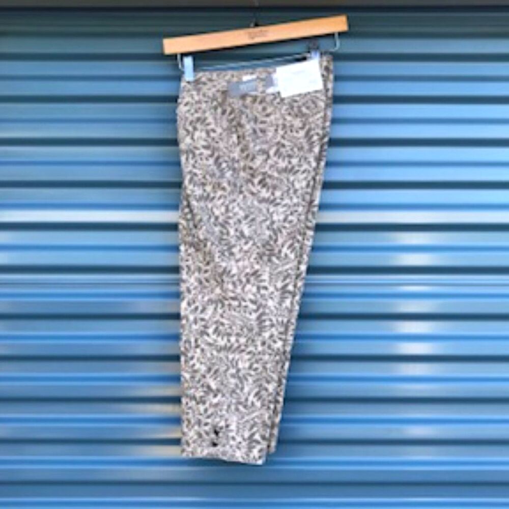 Size: 6 Petite Woman's Ankle Jeans . Shaped Fit Mid Rise Floral Pattern . NWT